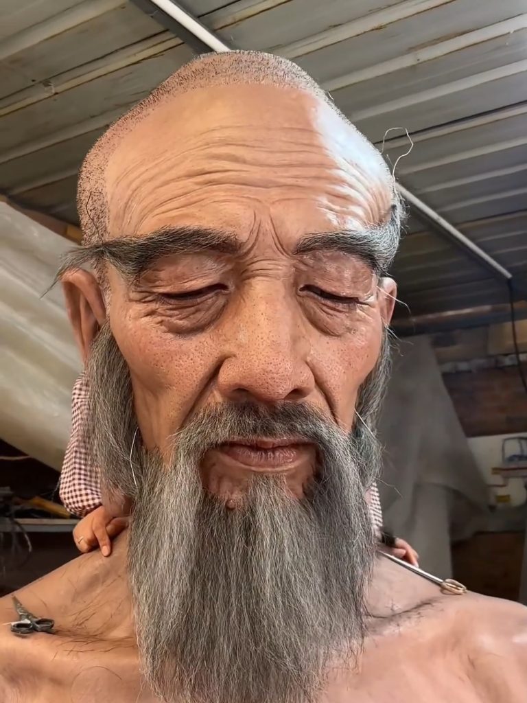 12米硅胶像:超大型硅胶像的制作挑战